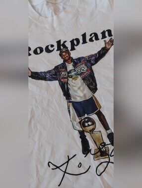 Kobe Graphic Tee with Gold Trophy Illustration